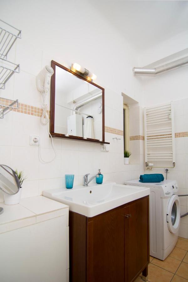 With 2 Bathrooms Lejlighed
